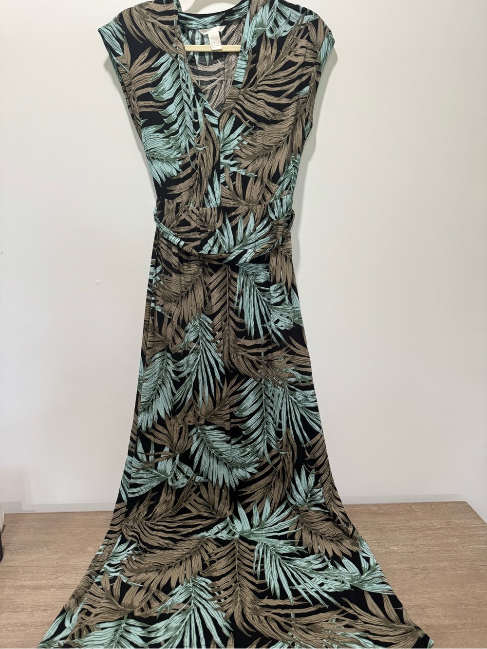 H&M Maxi Dress with Mint and Taupe Leaf Print | Very Good Condition